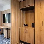 Ilkus & Restaurant Hotel