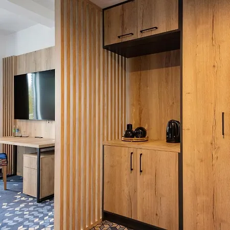 Ilkus & Restaurant Hotel